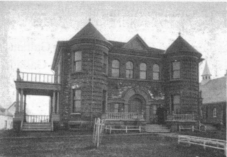 Historic exterior view of the Mont-Carmel Parish House